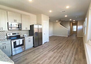 184 Threshing Rd in Mustang Ridge, TX - Building Photo - Building Photo