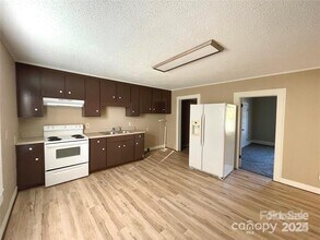 1506 Wembley Dr in Charlotte, NC - Building Photo - Building Photo