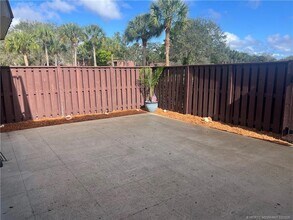 3033 SW Sunset Trace Cir in Palm City, FL - Foto de edificio - Building Photo