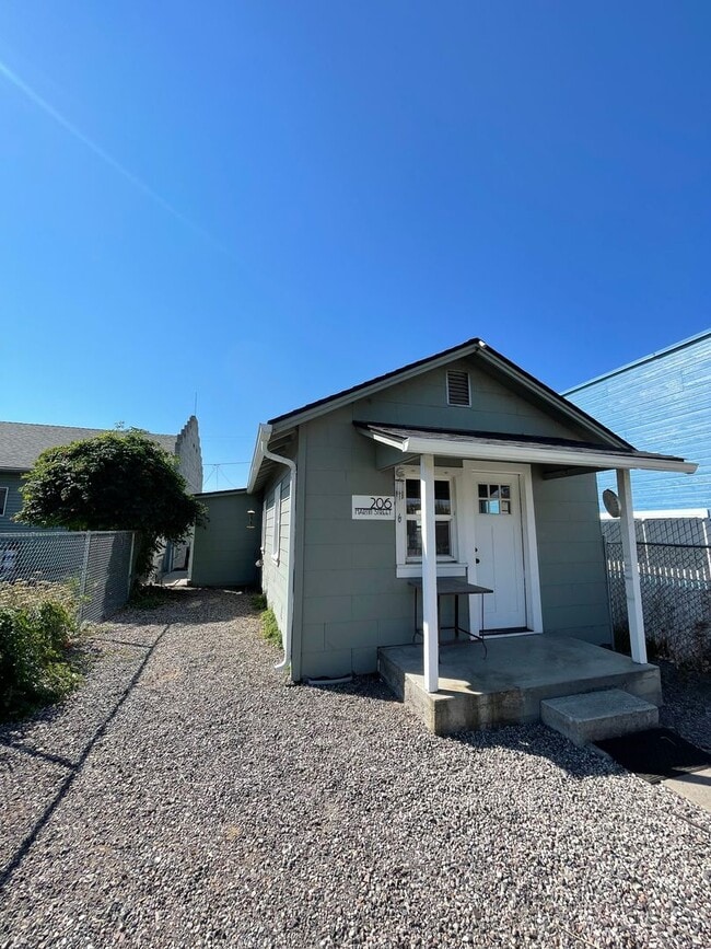 206 Martin St in Klamath Falls, OR - Building Photo - Building Photo
