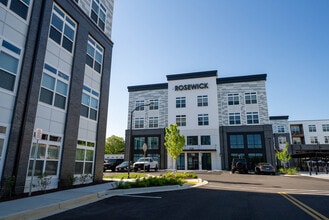 Rosewick Apartments in La Plata, MD - Foto de edificio - Building Photo