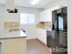 2655 Lark in Humble, TX - Foto de edificio - Building Photo