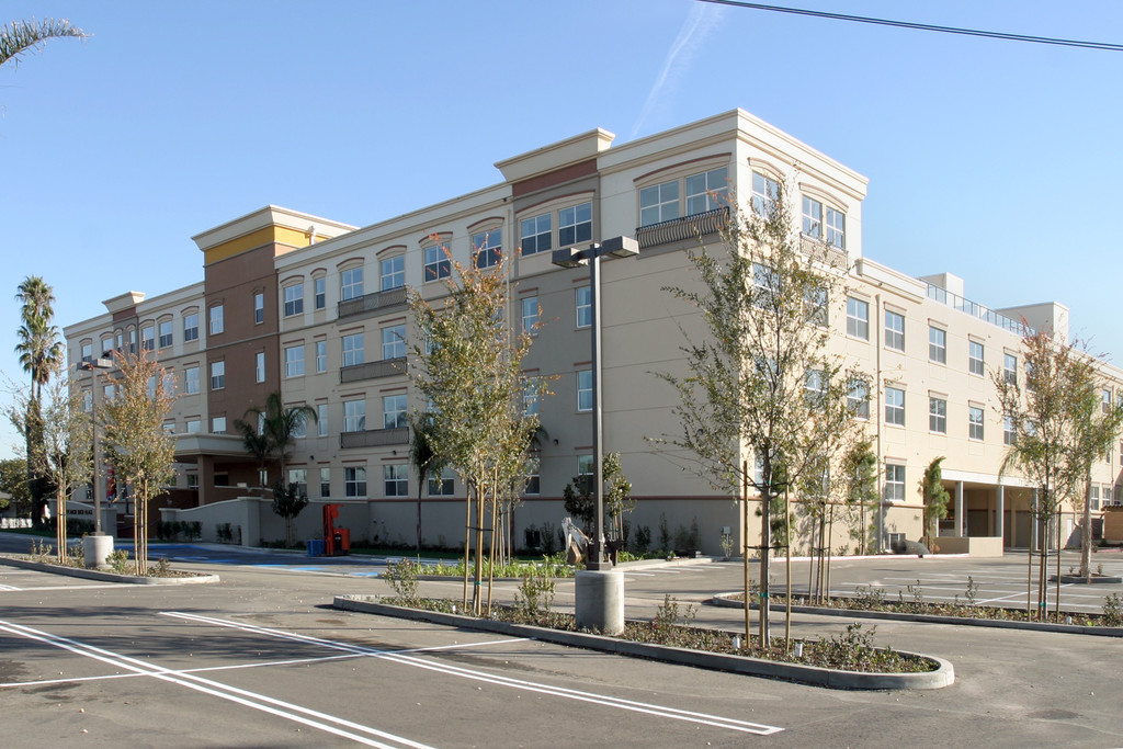 Sycamore Senior Apartments in Oxnard, CA | ApartmentHomeLiving.com