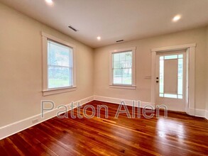 702 Fairview Rd in Asheville, NC - Building Photo - Building Photo