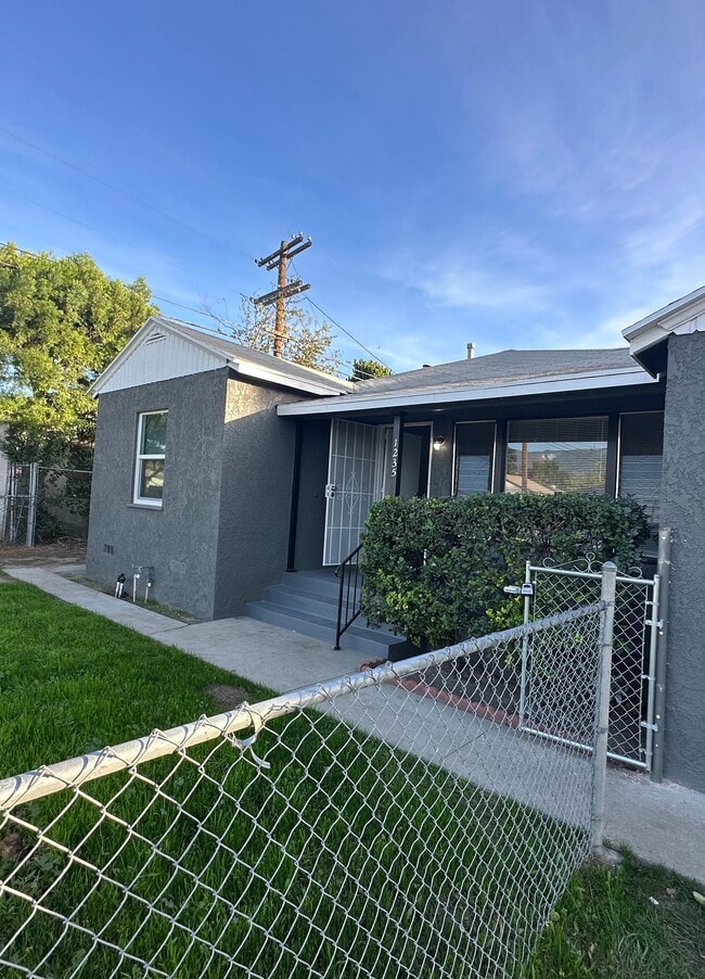 property at 1235 Roxbury Dr