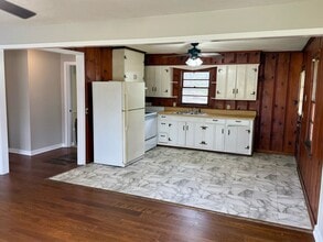 129 N Montgomery St in Pontotoc, MS - Building Photo - Building Photo