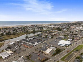 916 S Holladay Dr in Seaside, OR - Building Photo - Building Photo
