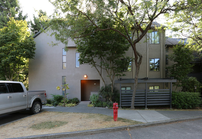 Vancoeverden Court in Vancouver, BC - Building Photo - Primary Photo