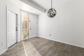 7887 N 16th St in Phoenix, AZ - Building Photo - Building Photo