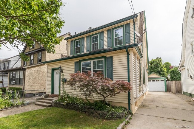 20 Starks Pl in Lynbrook, NY - Building Photo - Building Photo