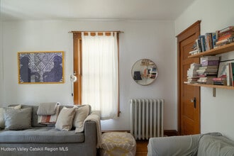 66 Glenwood Blvd in Hudson, NY - Building Photo - Building Photo