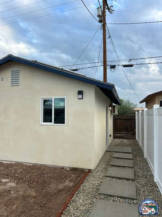 1583 Lenrey Ave in El Centro, CA - Building Photo - Building Photo