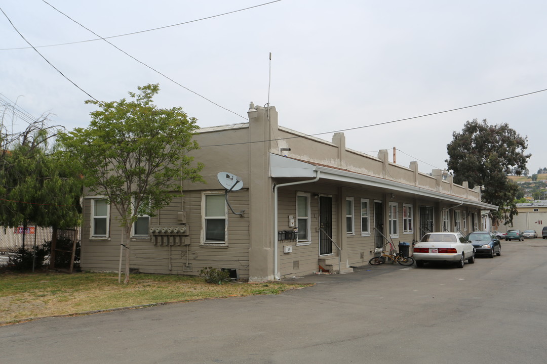 15992 E 14th St in San Leandro, CA - Building Photo