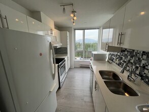 7077 Beresford St. in Burnaby, BC - Building Photo - Building Photo