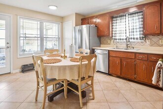 1325 Mile High Ct in Clarksville, TN - Building Photo - Building Photo