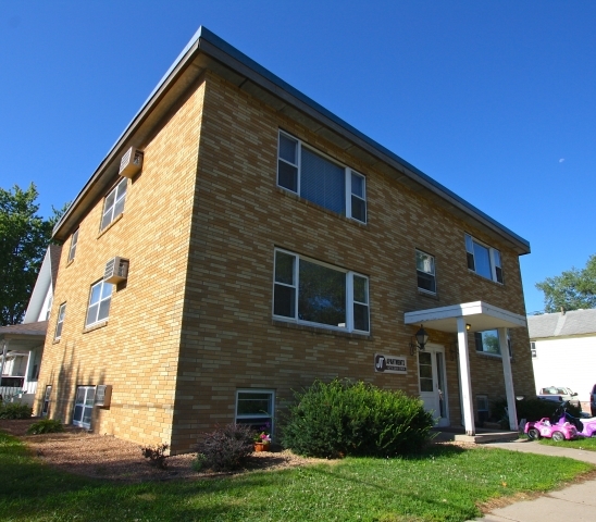 201 4th Ave NW in Waseca, MN - Building Photo