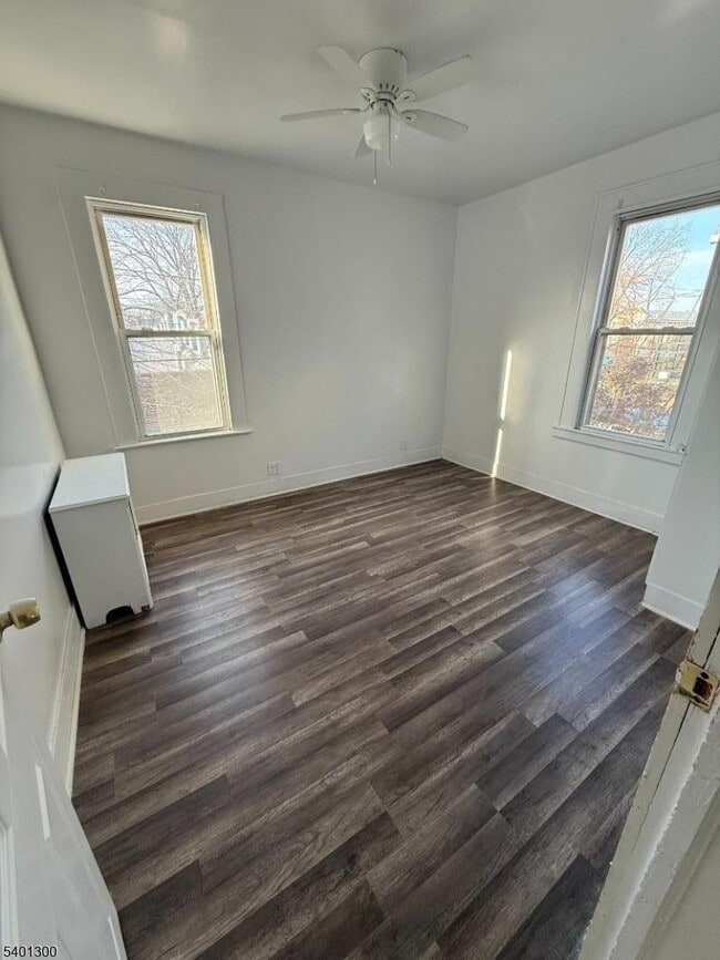 85 Sunnyside Terrace in East Orange, NJ - Foto de edificio - Building Photo