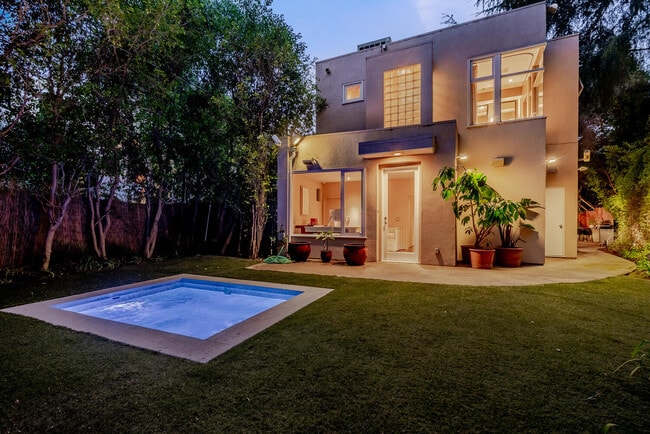 property at 2423 Horse Shoe Canyon Rd