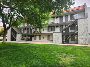 Sierra Carmichael Apartments in Sierra Vista, AZ - Foto de edificio - Building Photo