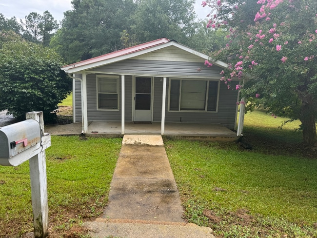 105 8th St NE in Childersburg, AL - Building Photo - Building Photo