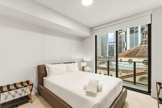 121 NE 5th St, Unit GO FL6-ID1470511P in Miami, FL - Foto de edificio - Building Photo