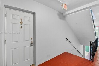 13335 Arch Creek Rd in North Miami, FL - Foto de edificio - Building Photo