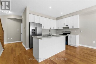 11 Sailors Landing in Bowmanville, ON - Building Photo - Building Photo