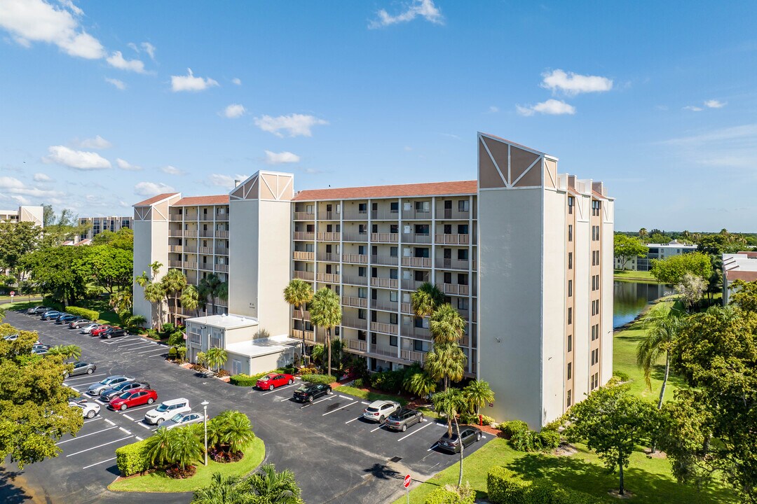 Huntington Lakes in Delray Beach, FL - Building Photo