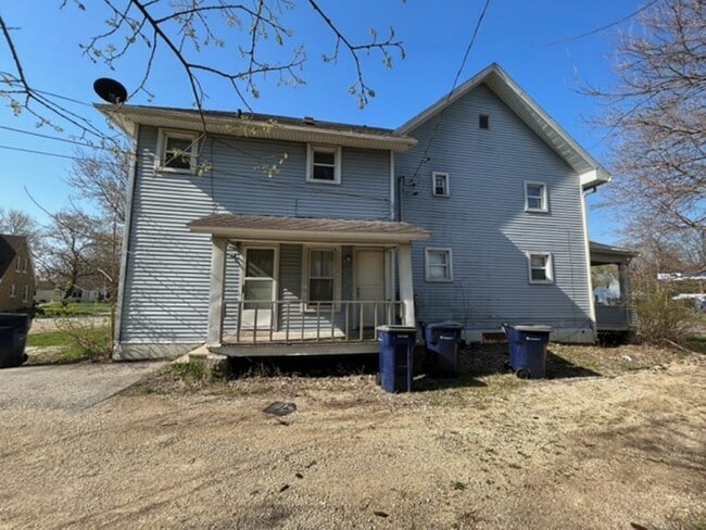 1212-1214 Milton Ave in Janesville, WI - Building Photo - Building Photo