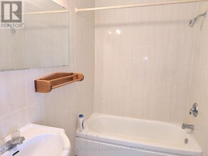 289 The Queensway N in Georgina, ON - Building Photo - Building Photo