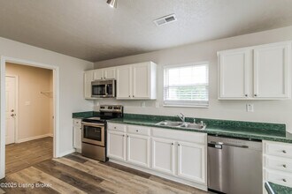 536 Matterhorn Dr in Shelbyville, KY - Building Photo - Building Photo