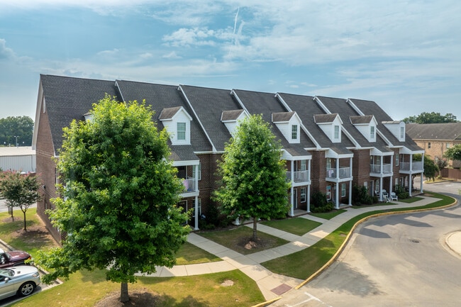 Old Row at Cloverdale in Tuscaloosa, AL - Foto de edificio - Building Photo