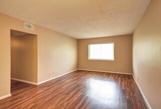 2101 Speed Ave in Louisville, KY - Building Photo - Interior Photo