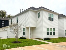 448 Huisache St in Lake Jackson, TX - Building Photo