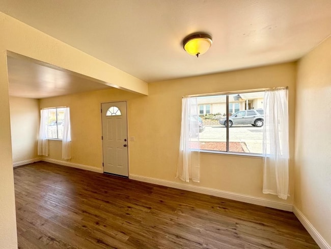 1837 Mendocino St in Seaside, CA - Foto de edificio - Building Photo