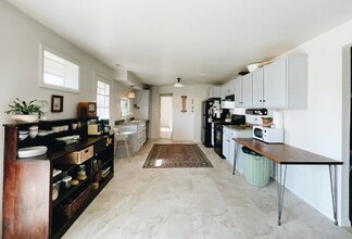 7024 Forestwood Dr in Fort Wayne, IN - Building Photo - Building Photo