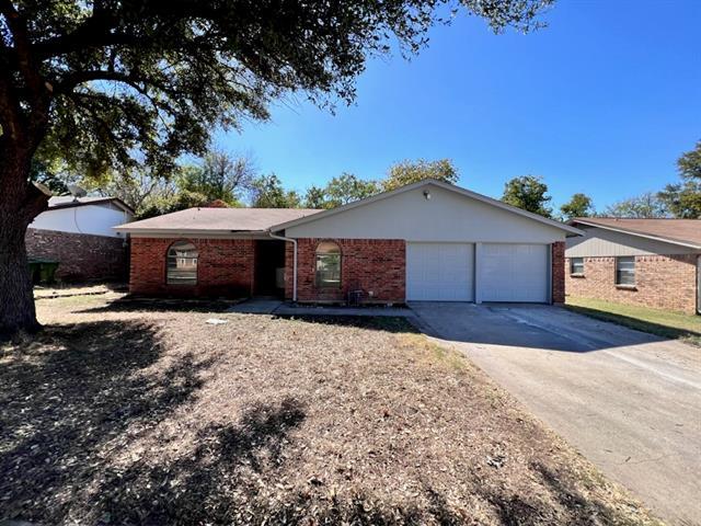 6016 Hillcrest Dr in Watauga, TX - Building Photo