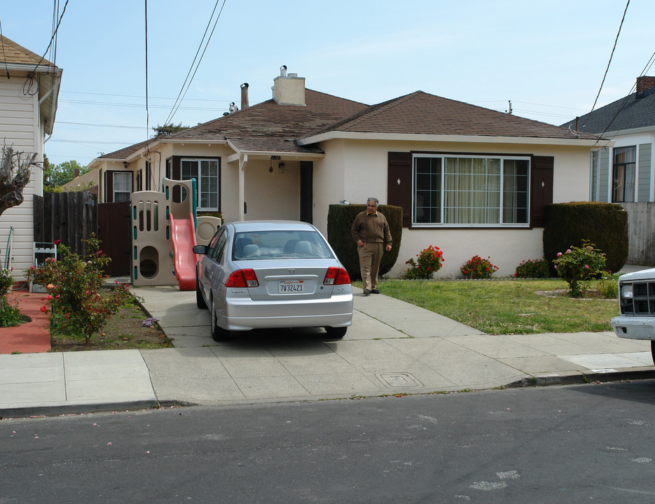 236 N Claremont St in San Mateo, CA - Building Photo