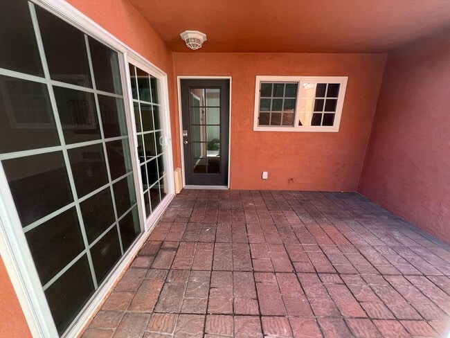 3063 E Harbor Blvd in Ventura, CA - Building Photo - Building Photo