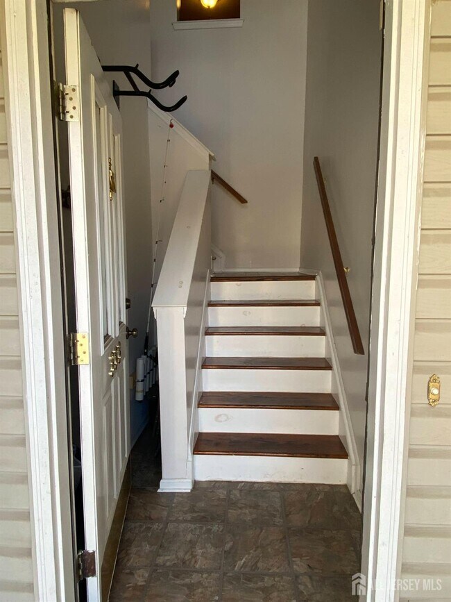 333 Bowler Ct in Piscataway, NJ - Building Photo - Building Photo