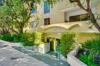 310 S Almont Dr, Unit #116 in Los Angeles, CA - Foto de edificio - Building Photo