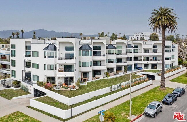 311 Ocean Ave in Santa Monica, CA - Building Photo - Building Photo