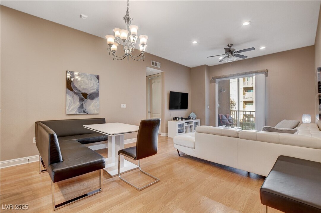 56 E Serene Ave in Las Vegas, NV - Building Photo