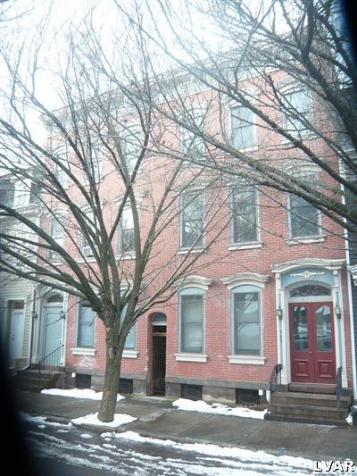 669-671 Ferry St in Easton, PA - Building Photo