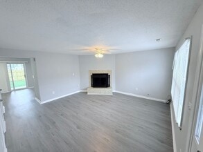 5555 Lynbrook Landing in Virginia Beach, VA - Building Photo - Building Photo