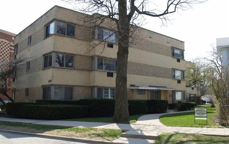 1119 Greenleaf Ave in Wilmette, IL - Building Photo
