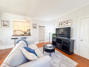 39 Cypress St, Unit 2 in Brookline, MA - Building Photo - Building Photo