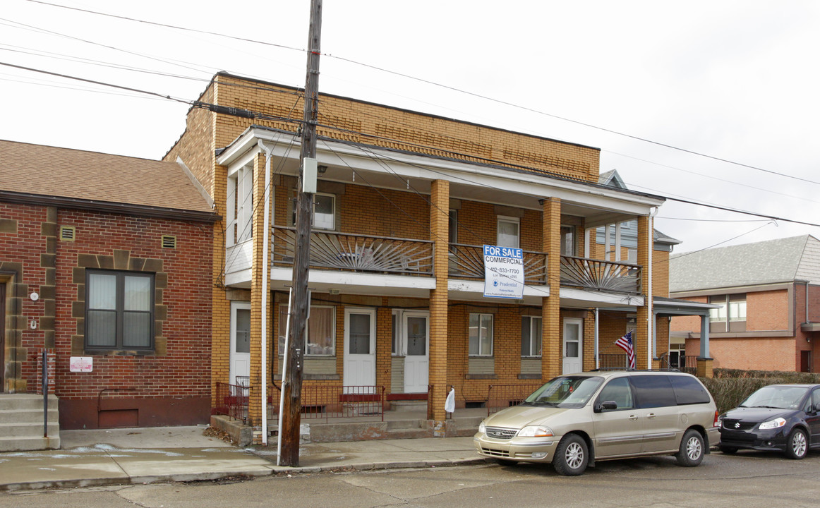 446 Waddell Ave in Clairton, PA - Building Photo