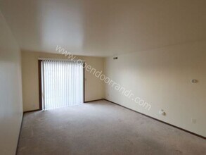 1000 Old Brick Rd in Auburn, IN - Building Photo - Building Photo