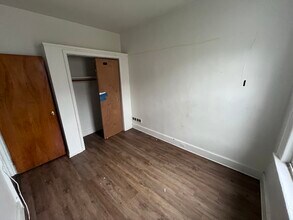 12 E 49th St in Bayonne, NJ - Building Photo - Building Photo